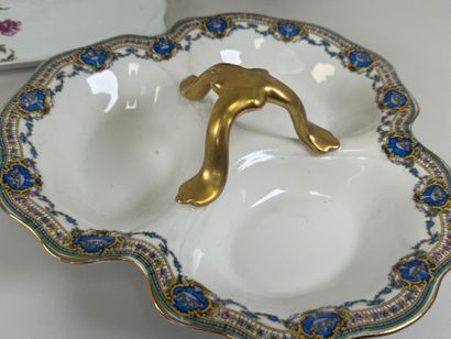 Lot comprenant :
- un mendiant en porcelaine...
