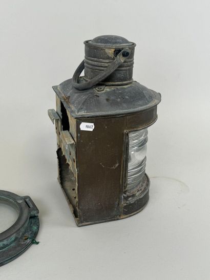 Metal and glass marine lamp.
29 x 18 x 18...