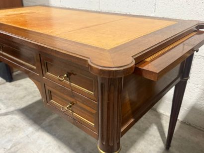 Rectangular flat desk in molded wood opening...
