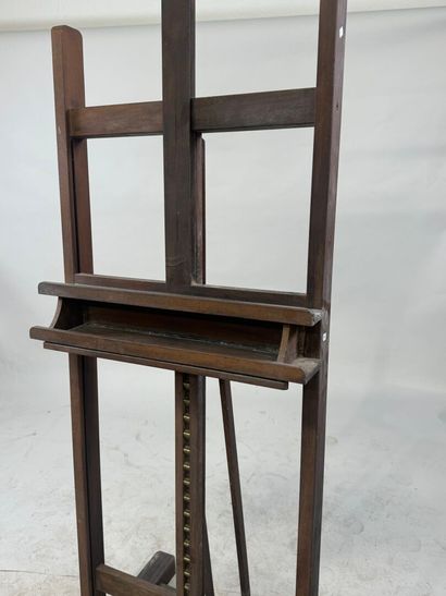 Large molded wood easel, the lower part adjustable...