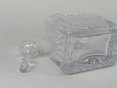 Petite carafe en cristal taillé.
H. 19,5...