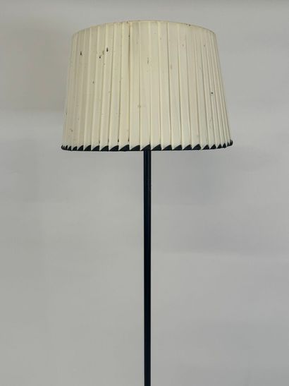 Floor lamp in black lacquered metal.
Electrified.
H....