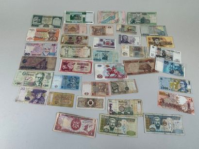 Un lot de billets de banque divers.