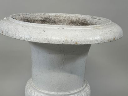 Painted cast-iron garden basin with gadrooned...