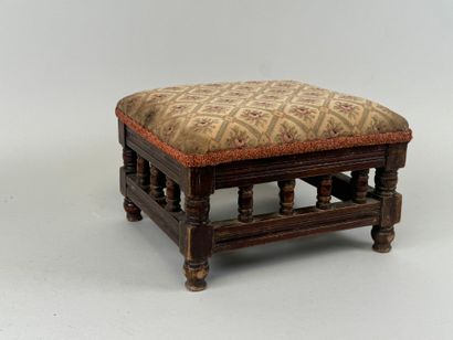 Small wooden footrest, openwork belt.
17...