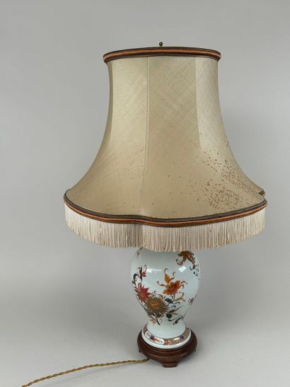 ASIE, XXe.
Potiche couverte en porcelaine...
