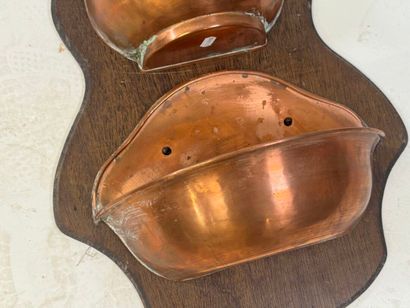 Copper wall fountain, wooden support.
H....