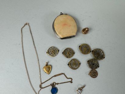 Set of gilded metal pendants, small purse,...
