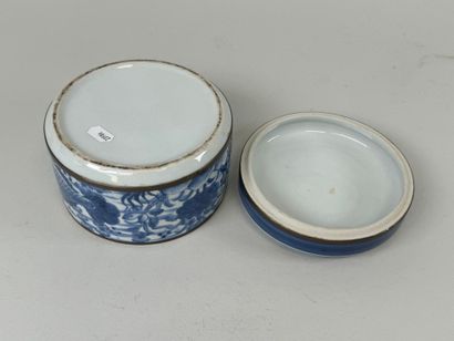 ASIA, 20th century.
Candy dish in blue and...