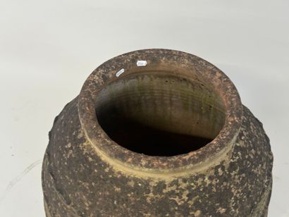 Large earthenware jar.
H. 59 cm.