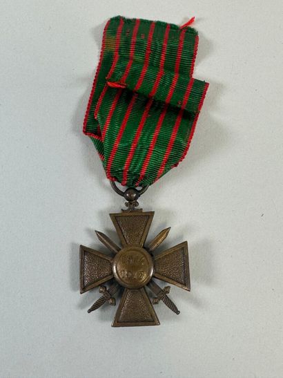 Croix de guerre 1914-1917 avec son galon...