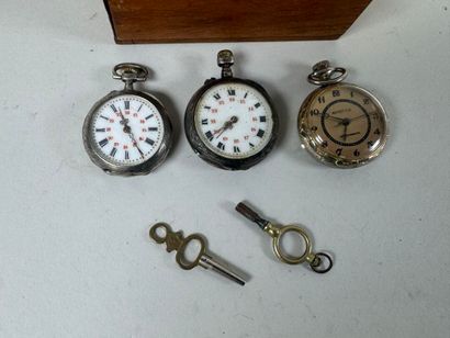 Lot de trois montres de col en argent et...