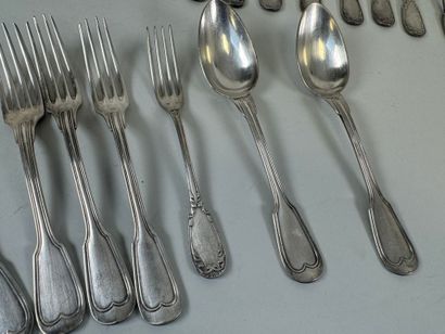 Partie de ménagère en métal argenté, modèle...