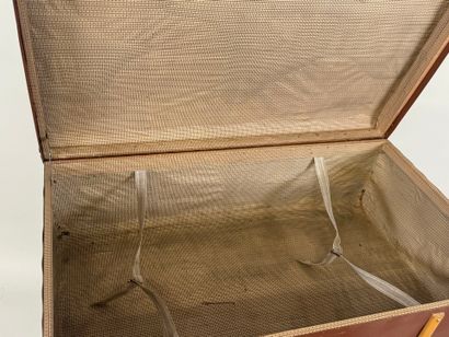 Large suitcase in wood, imitation leather...