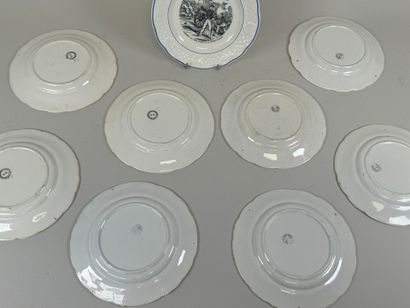 CHOISY le Roi.
Nine fine earthenware plates...
