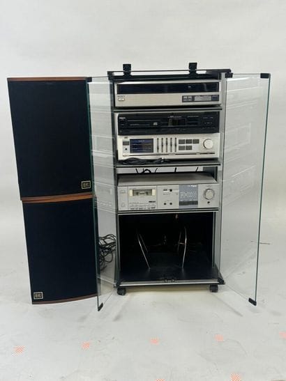 SONY - PHILIPS - BRANDT - JVC.
HI-FI set...
