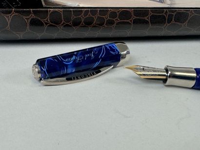 VISCONTI.
Opera.
Fountain pen in marbled...
