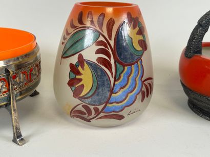 Lot comprenant :
- GEMA, XXe.
Vase en verre...