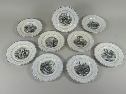 CHOISY le Roi.
Nine fine earthenware plates...