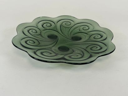 Plat de service en verre coloré vert à décor...