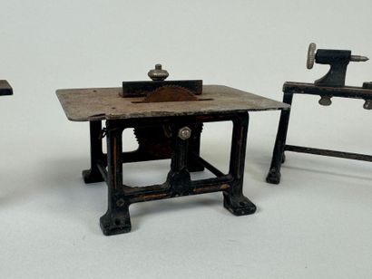 Lot de jouets miniatures en métal comprenant...