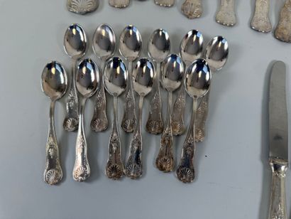 Partie de ménagère en métal argenté à décor...