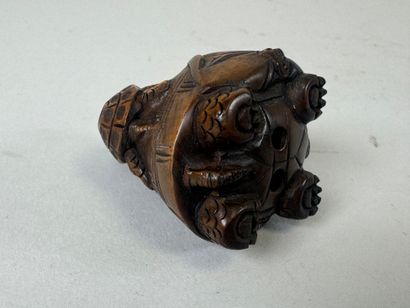 JAPON, XXe.
Netsuké en bois sculpté figurant...