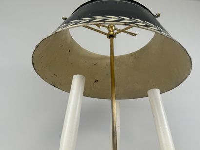 Grande lampe de bureau en bronze doré à trois...