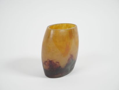 DAUM NANCY.
Vase en verre marmoréen dans...