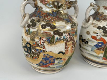 JAPON, Satsuma, XXe.
Paire de vases en céramique...