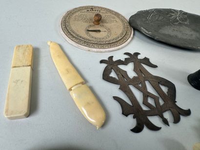 Important lot d'objets de vitrine dont deux...