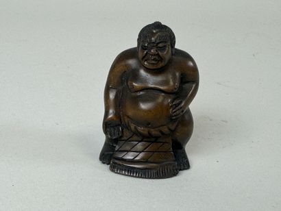 JAPON, XXe.
Netsuké en bois sculpté figurant...