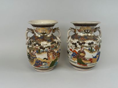 JAPON, Satsuma, XXe.
Paire de vases en céramique...