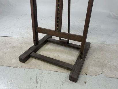 Large molded wood easel, the lower part adjustable...