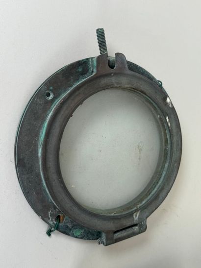 Metal and glass marine lamp.
29 x 18 x 18...