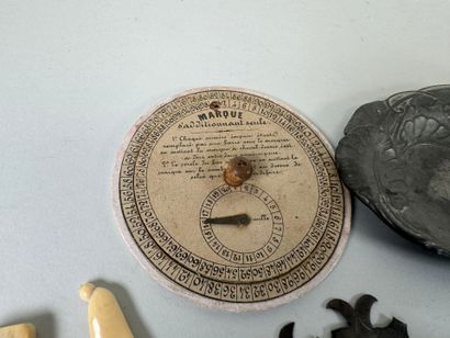 Important lot d'objets de vitrine dont deux...