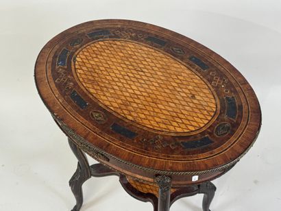 Small pedestal table in veneer and marquetry,...