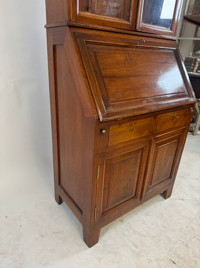 Buffet de pente en bois mouluré ouvrant par...