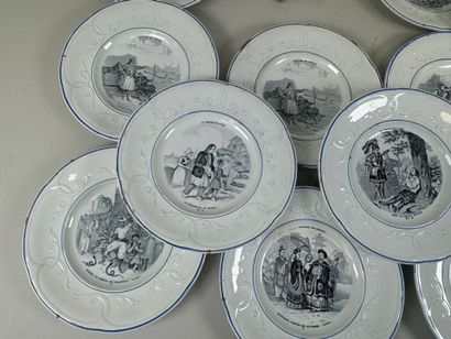 GIEN.
Set of sixteen fine earthenware plates...