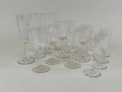 BACCARAT.
Partie de service de verres en...