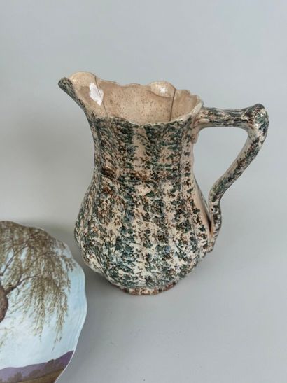 Lot including :
- two polychrome porcelain...