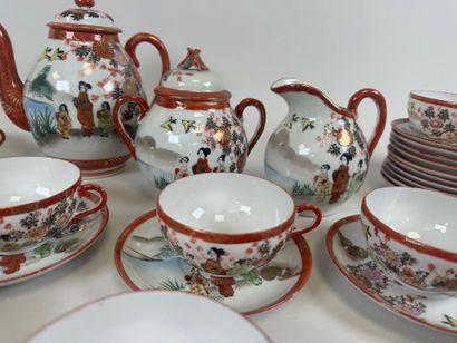 CHINE, XXe.
Partie de service à café en porcelaine...