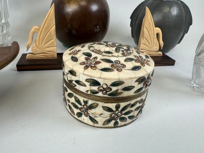 Lot comprising two vases, one of which is...