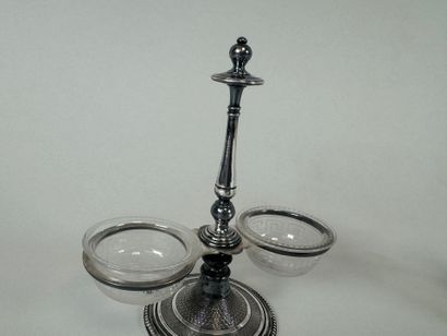 Ensemble de table comprenant :
- un moutardier...