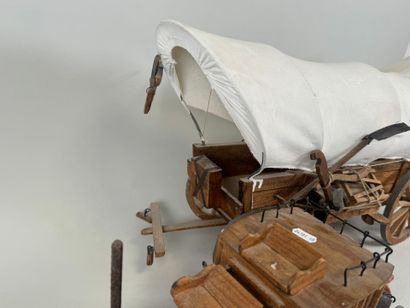 Jouet :
Deux charriots en bois, métal et...