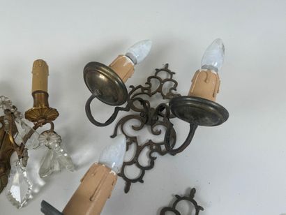 Deux paires d'appliques en bronze, laiton...
