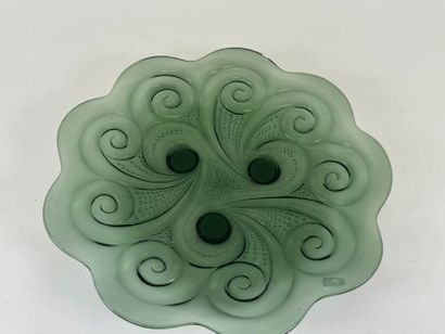 Plat de service en verre coloré vert à décor...