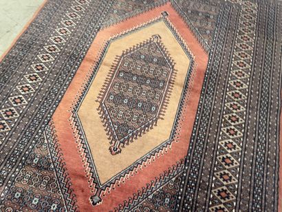PAKISTAN, 20th century.
Hand-knotted wool...