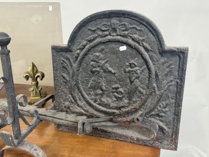 Lot including :
- cast-iron fireback decorated...