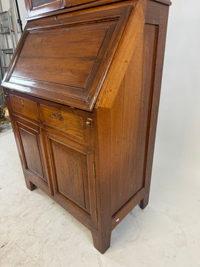 Buffet de pente en bois mouluré ouvrant par...